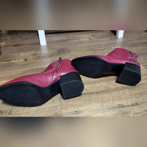 Circus by Sam Edelman Red Studded Ankle Boots Size 7 - Picture 4 of 12